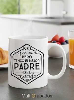 Taza blanca con la frase "No es por nada pero tengo el mejor padre del mundo"