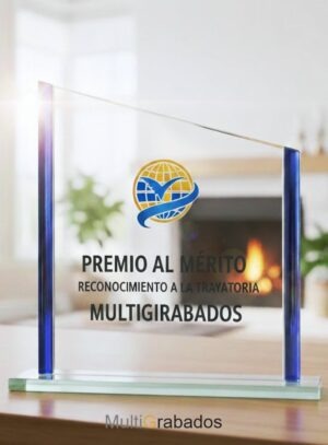 Trofeo de cristal modelo Horizonte Azul con columnas laterales azules y grabado personalizado