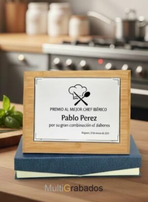 Placa de homenaje personalizada para chef con base de madera de bambú y estuche de lujo azul.
