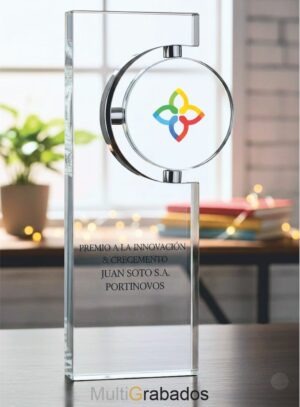 Trofeo de cristal óptico personalizado modelo Cristal Meridian con diseño circular central y grabado láser para eventos.